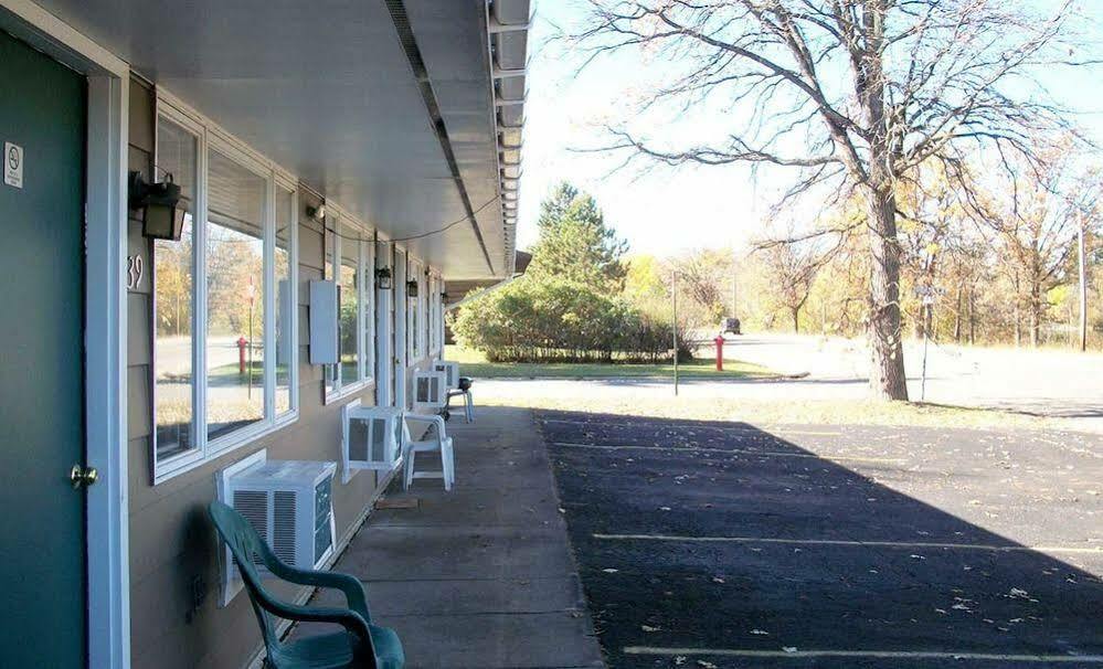Forest Lake Motel Grand Rapids Zewnętrze zdjęcie